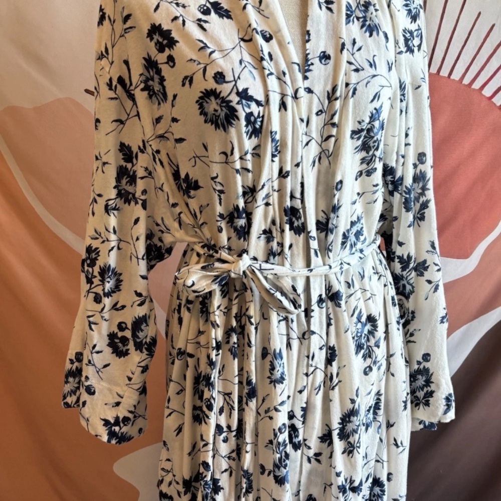 The Great Blue White Floral Robe Anthropologie Tie Waist Long Robe White Size M - Picture 3 of 9